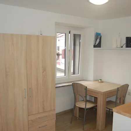 Dana Διαμέρισμα *