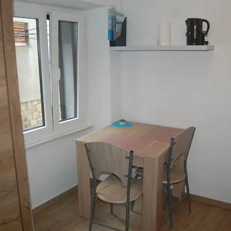 Dana アパート イゾラ