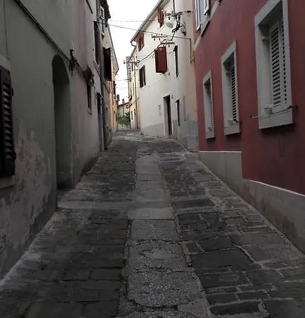 Dana Διαμέρισμα *